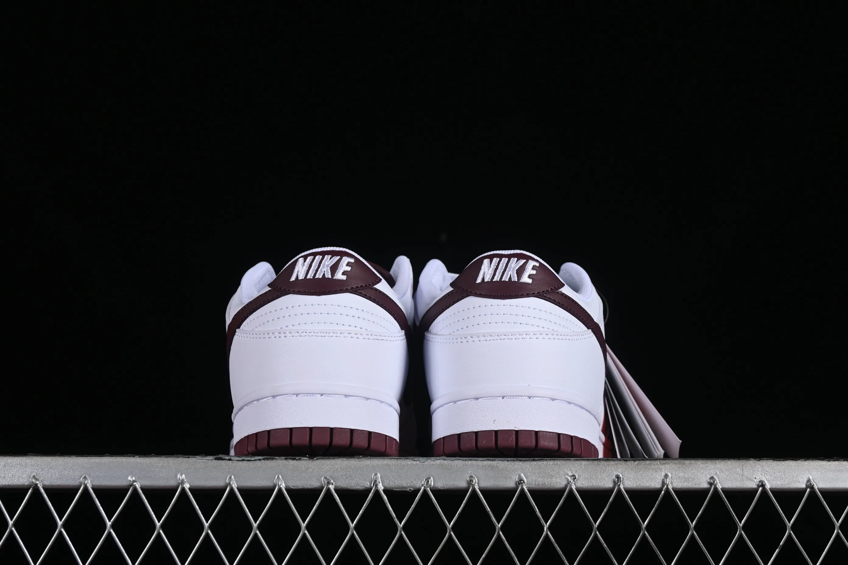 All categories Nk SB Dunk series Nk SB Dunk Low low-top sneakers Nk SB Dunk Low white and red color low-top casual sports skateboard shoes DV0831-102
